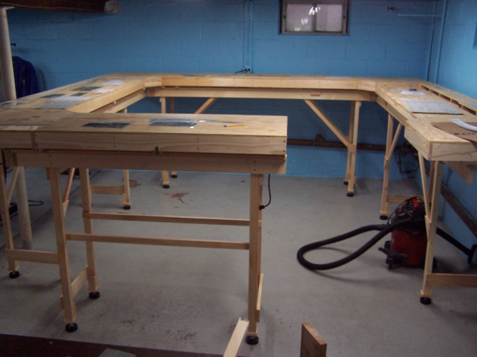 D & H "Colonie Main" layout Finished the benchwork!