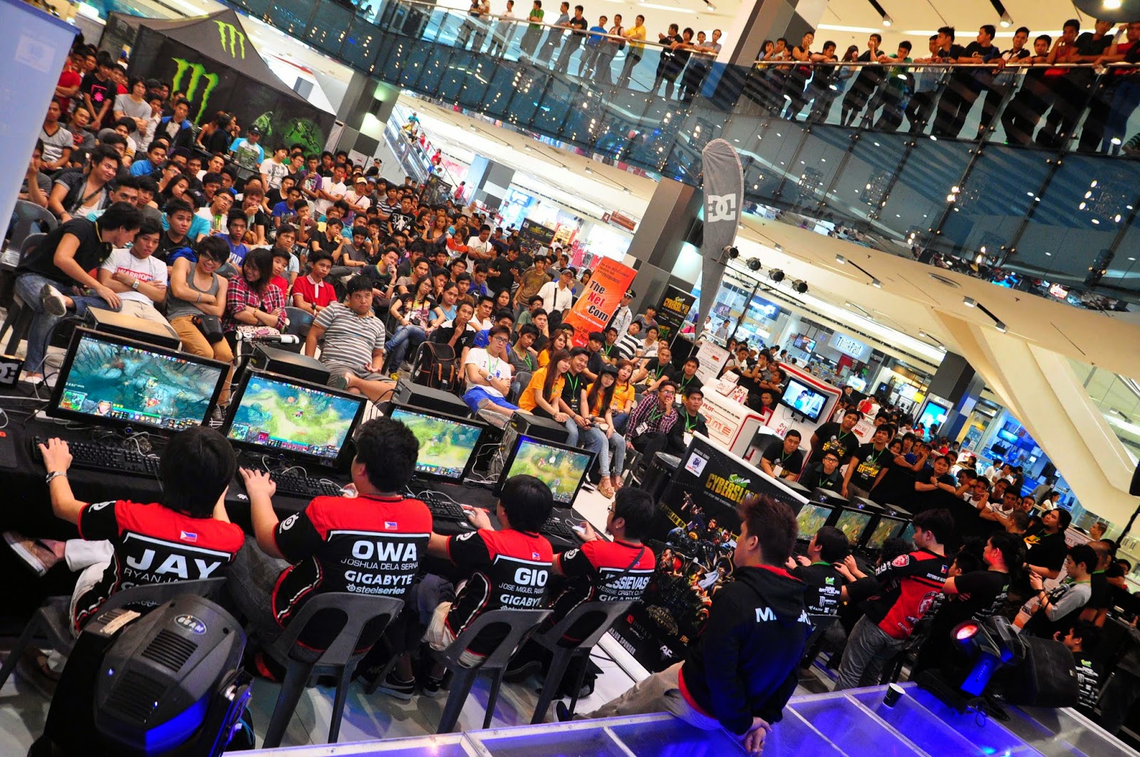 SMM Philippines holds CyberSlam 2014 gaming event, brings eSports closer to home! CyberSlam Attendees