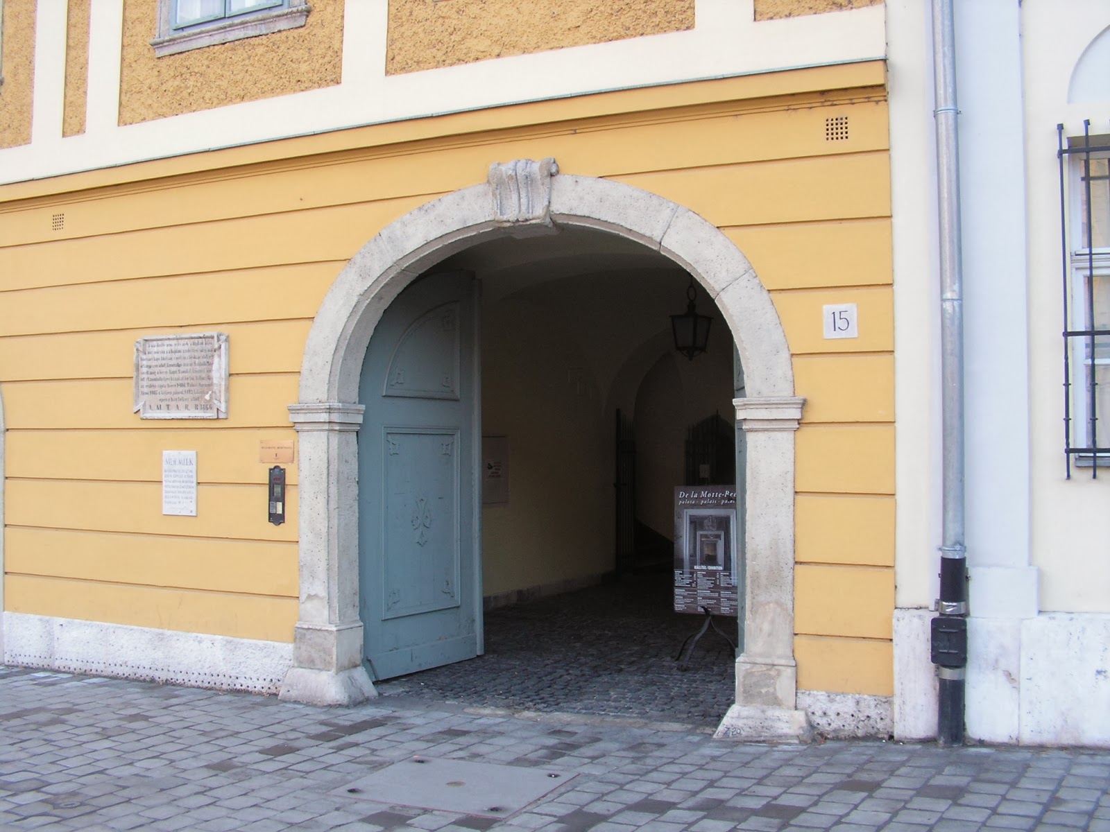 Travels, SzG3 Magyarország, Budapest, Budavári De la Motte Beer