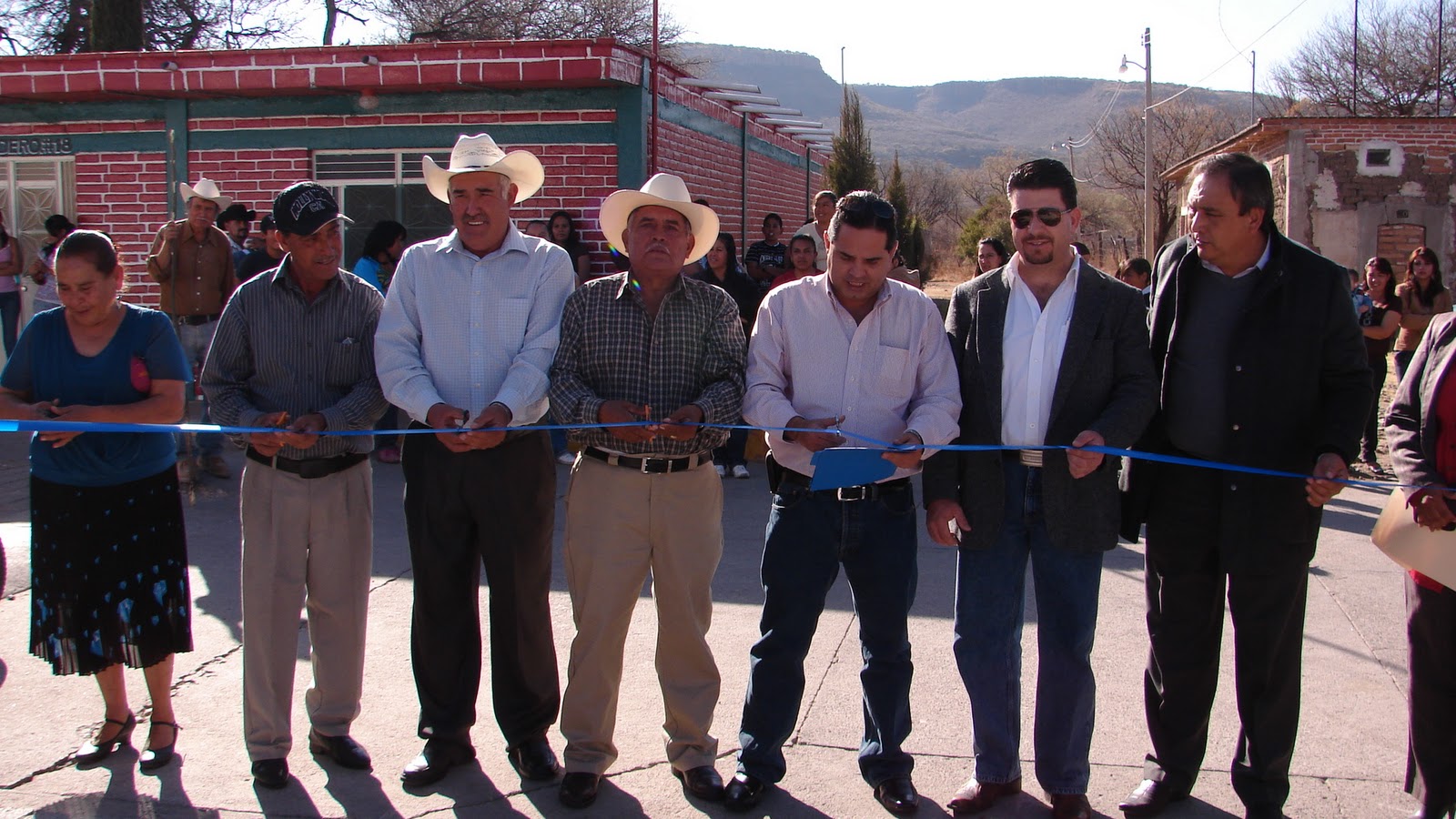 Gobierno de Tlaltenango, Zacatecas ENTREGAN CALLE Y CANCHA DE USUS