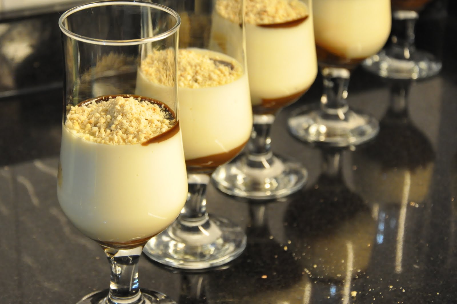 PAPATYA DEMETİ Kupta Tiramisu (çikolata kremalı)