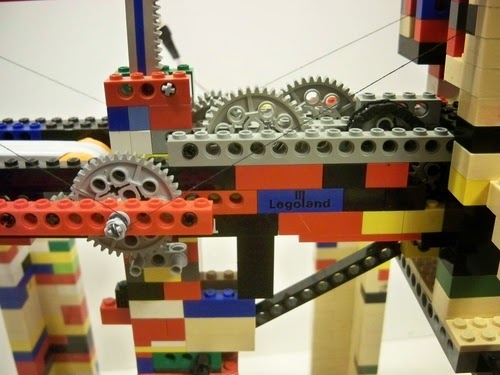 04-Lego-3D-Printer-Engineering-Student-Matthew-Kreuger-www-designstack-co
