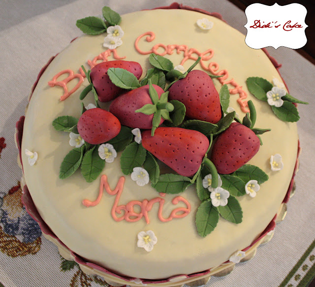 Risultati immagini per buon compleanno maria torta di fragole