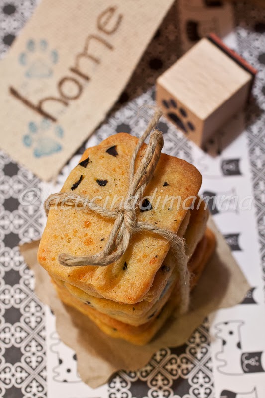 sablè al parmigiano e olive nere di felder copiando da menù turistico