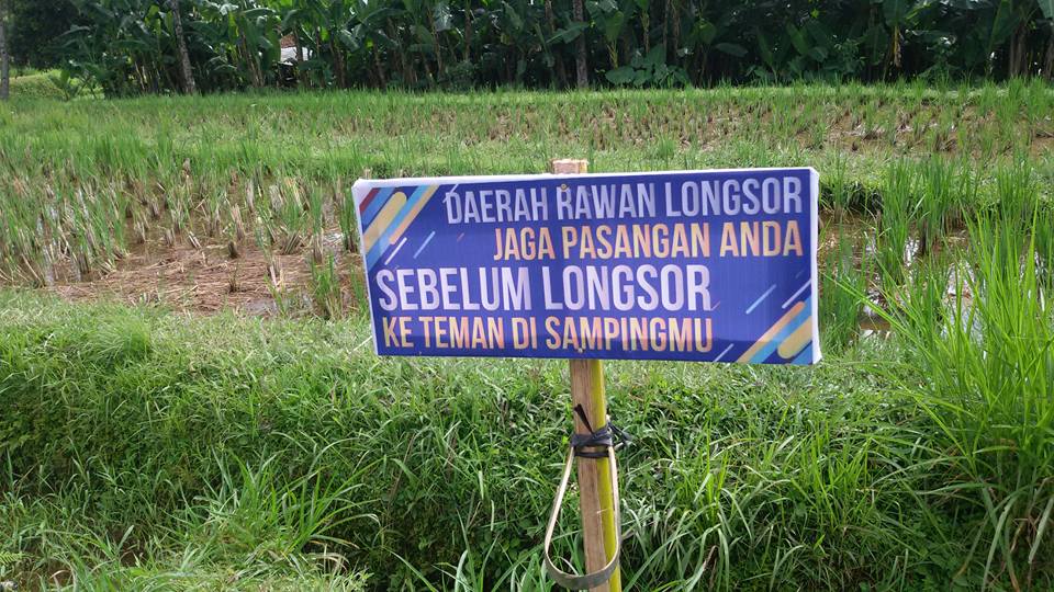 Kocak! Penunjuk Jalan Menuju Lokasi Resepsi Yang Bikin Heboh Kocak! Penunjuk Jalan Menuju Lokasi Resepsi Yang Bikin Heboh