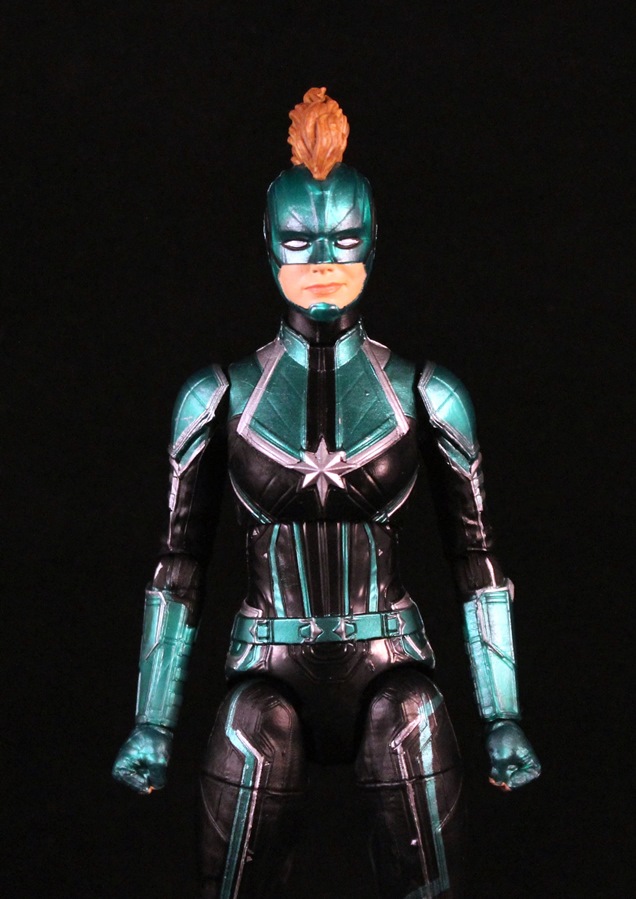 Hasbro Captain Marvel Starforce Actionfigur mit Helm 29 cm Spielfigur blau 