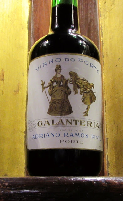garrafa antiga do vinho do Porto Ramos Pinto