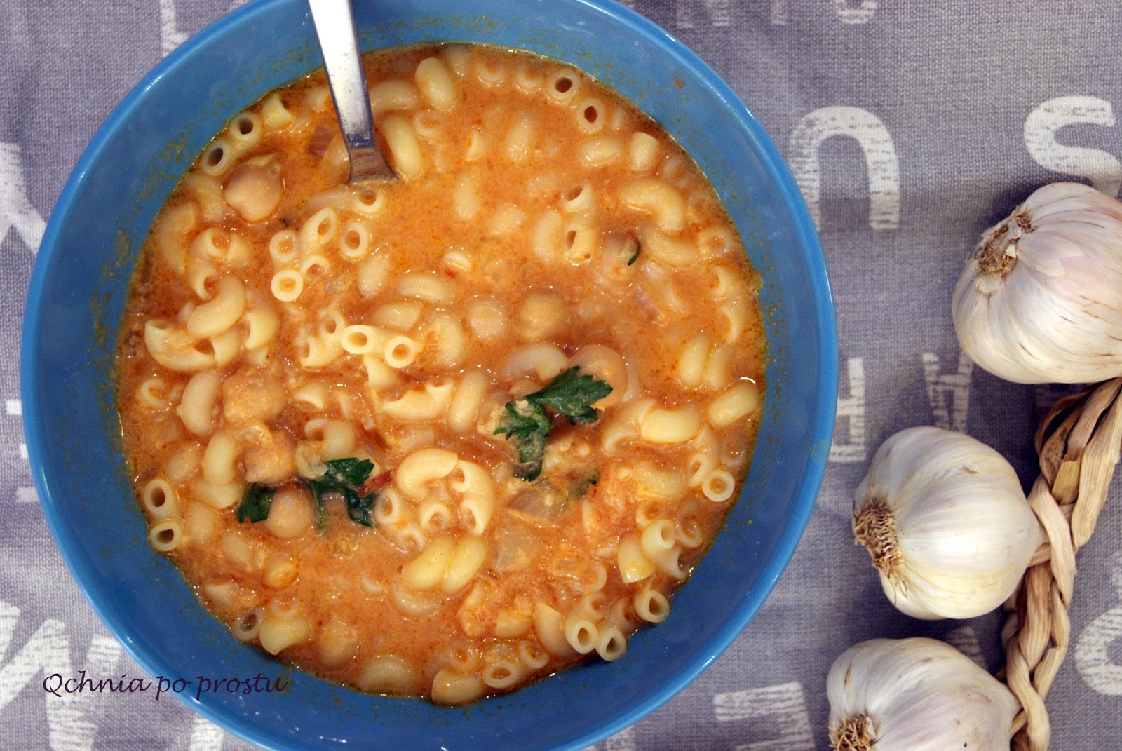 Qchnia po prostu Szybka zupa z ciecierzycy z puszki