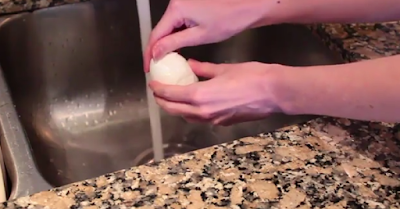 Sbucciate le uova solo prima di mangiarle