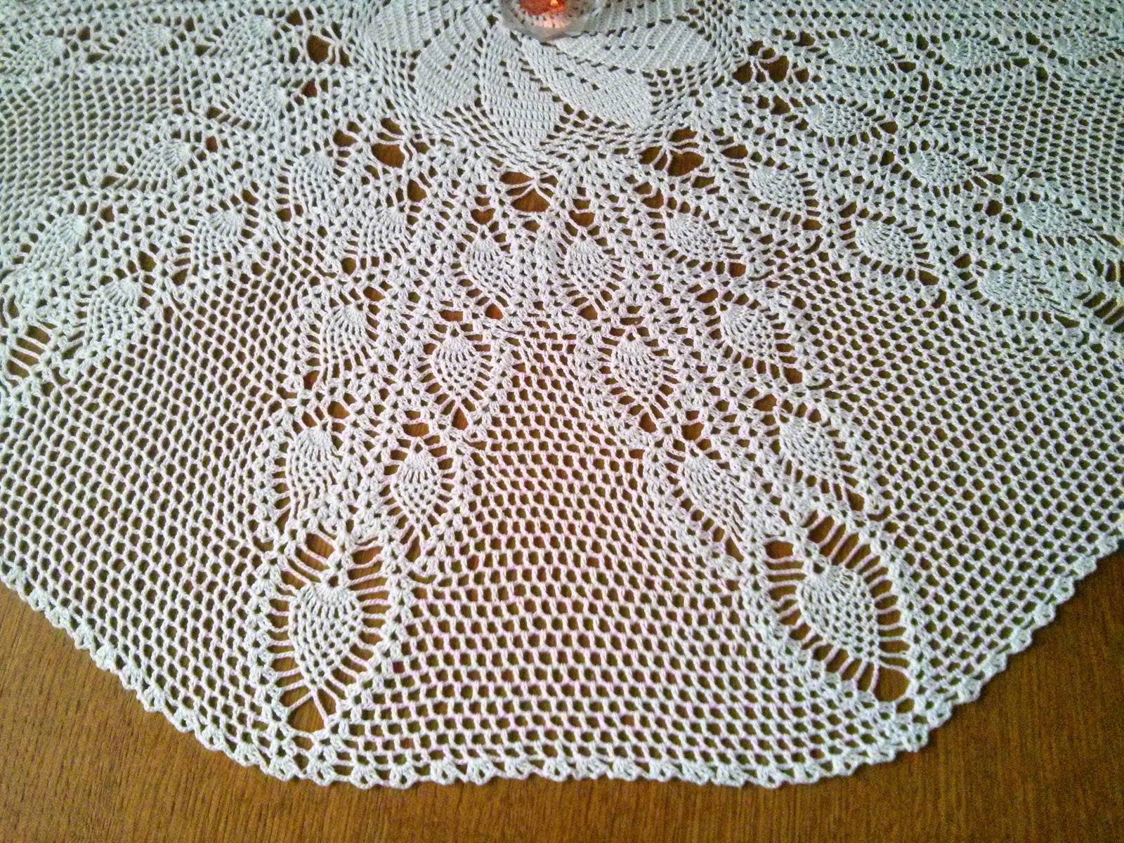 Kira crochet Round tablecloth with pineapple