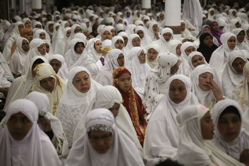 As world honours the dead, Indonesia begins tsunami memorials