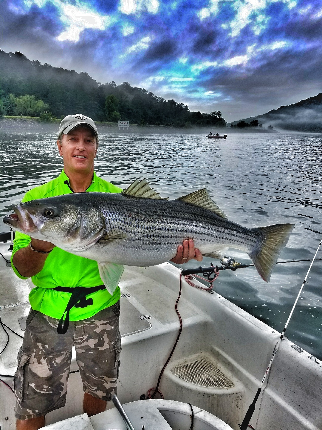Full Throttle Media World Class Freshwater Striper Fishing in the