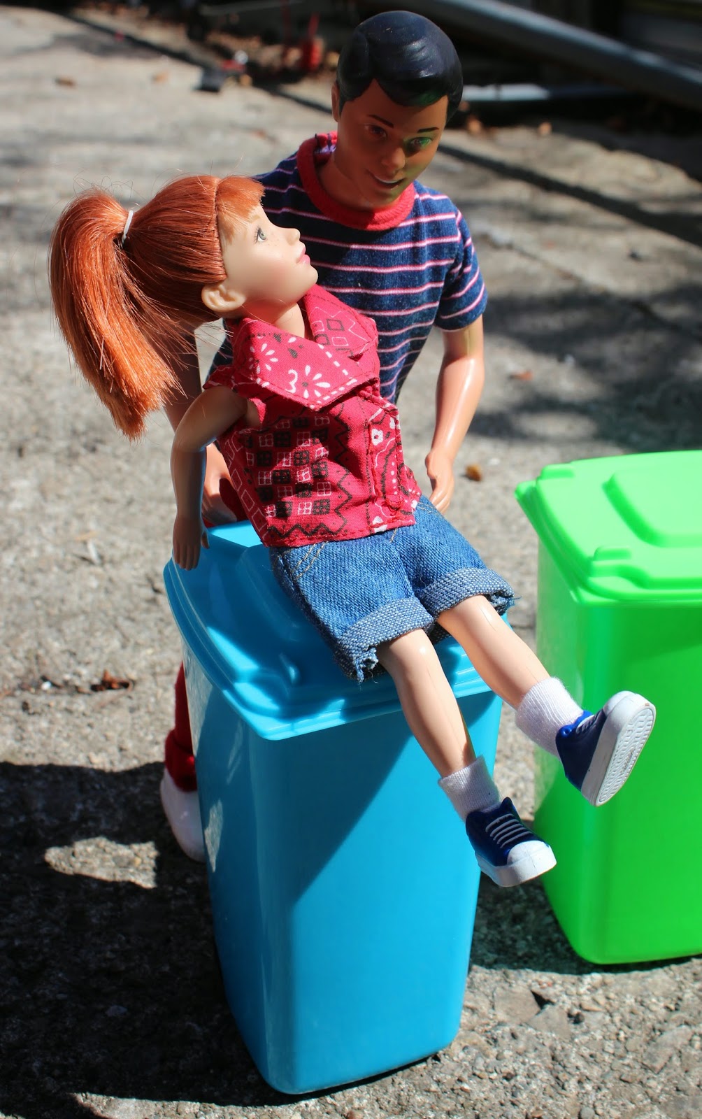 OF THE DOLLS 20,000 and Still Going! And great 1/6 scale trash