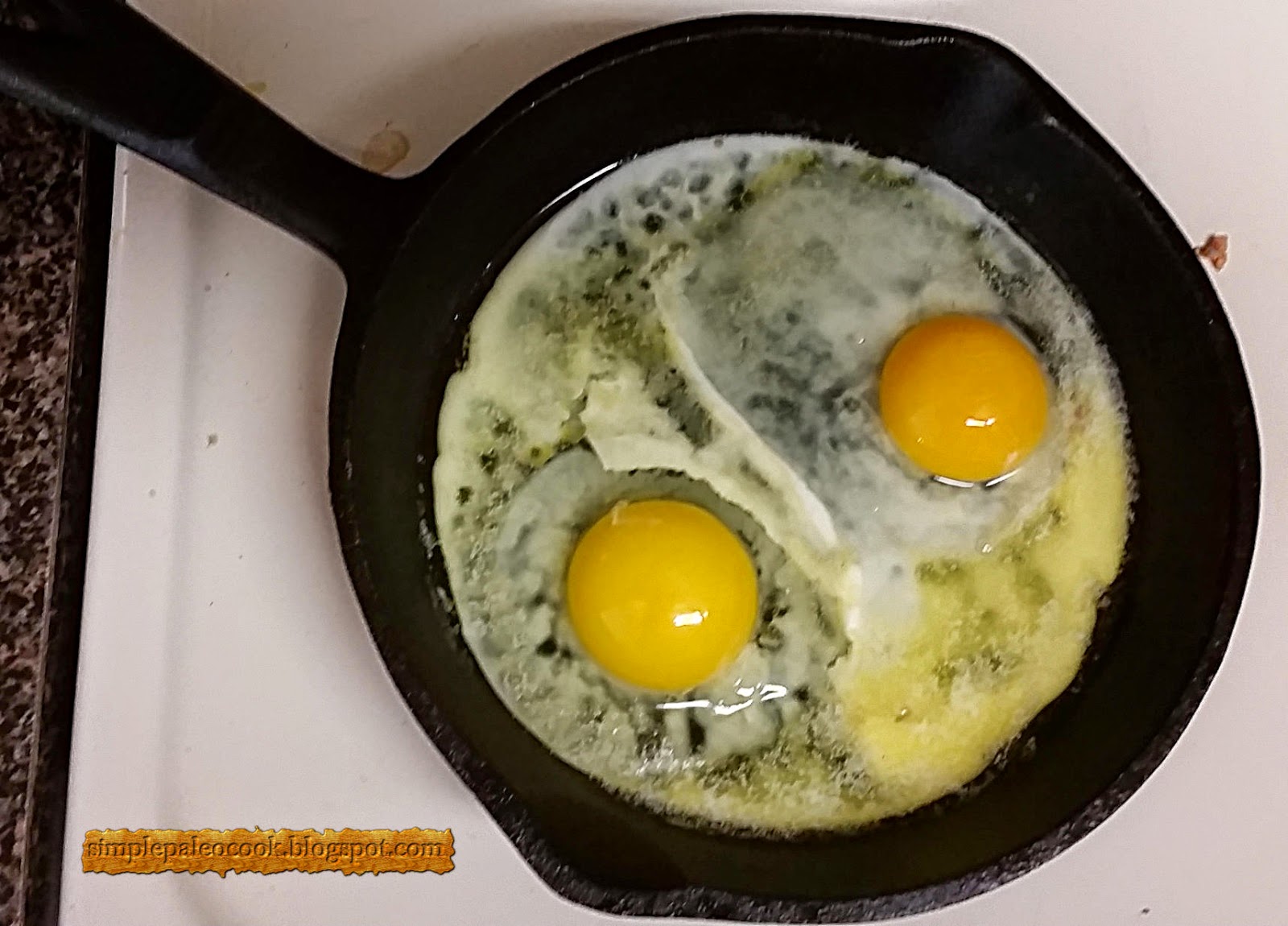 Simple Paleo Cook Sunnyside Up Eggs and Pork Sausage
