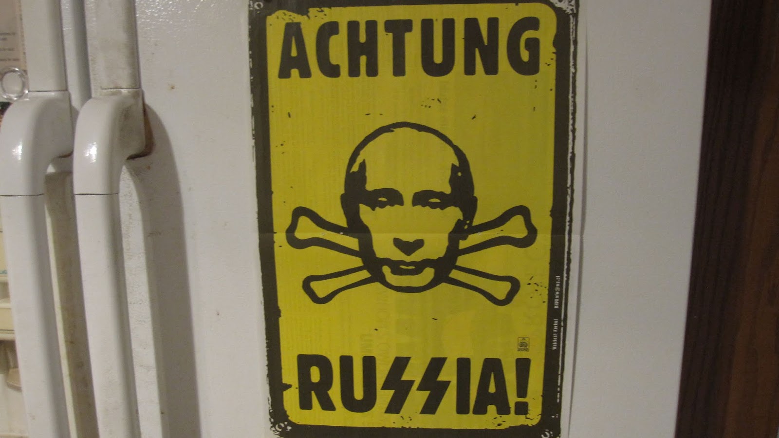 ахтунг приколы. ахтунг злюкен собакен за яйцен клац клац табличка. Achtung перевод. Achtung перевод. Achtung табличка.