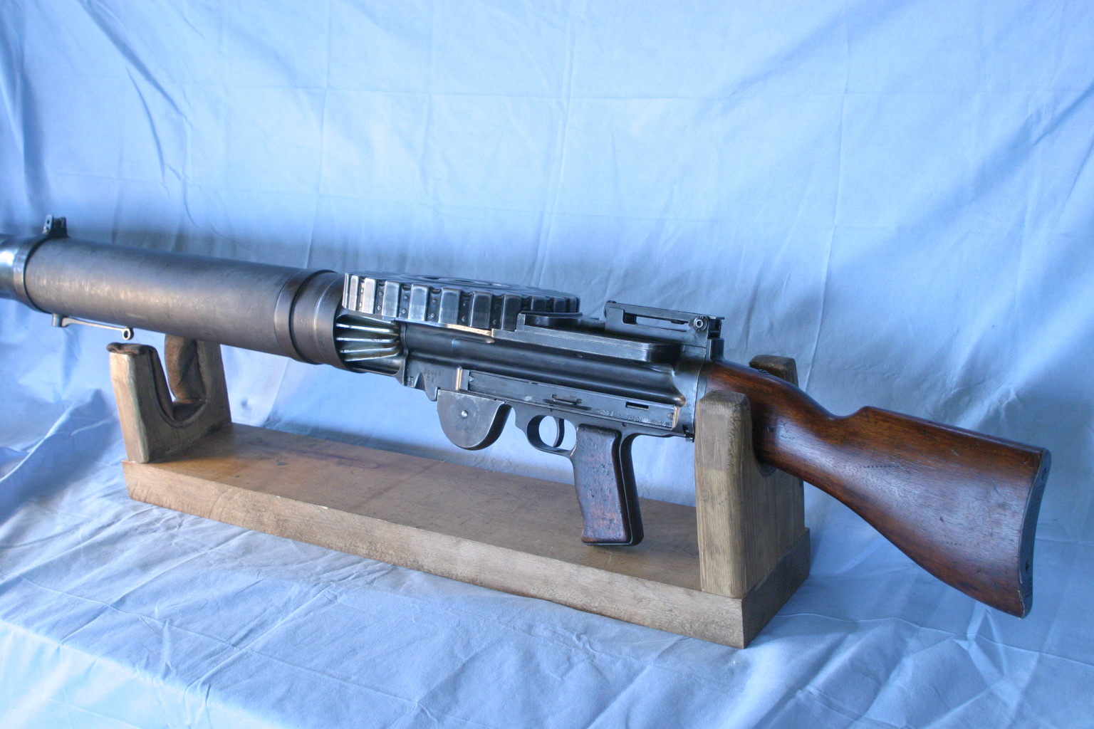 to the world of weapons Lewis Gun