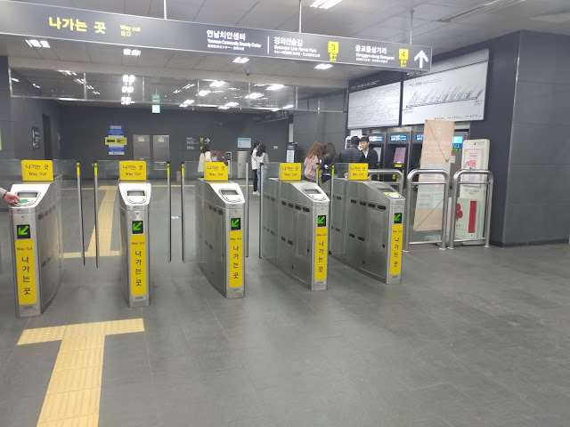 Photo T-money Card Machine_Hongik University Station