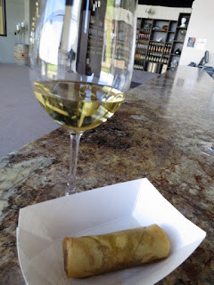 Tangy Spring Roll from Chang Noi with Colaneri Mistera Gewürztraminer