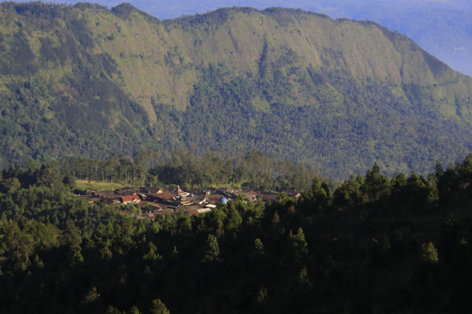 Satu desa yang tampak menyendiri