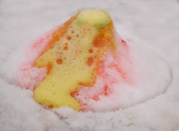 FUN KID SCIENCE: Make a snow volcano! #scienceforkids #winteractivitiesforkids 