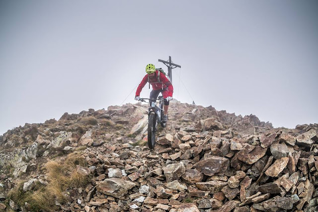 Abfahrt vom Gipfel MTB Lombarda