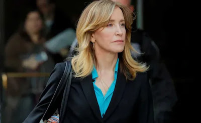Actress Felicity Huffman falsely conflicts in college admissions Actress Felicity Huffman falsely conflicts in college admissions