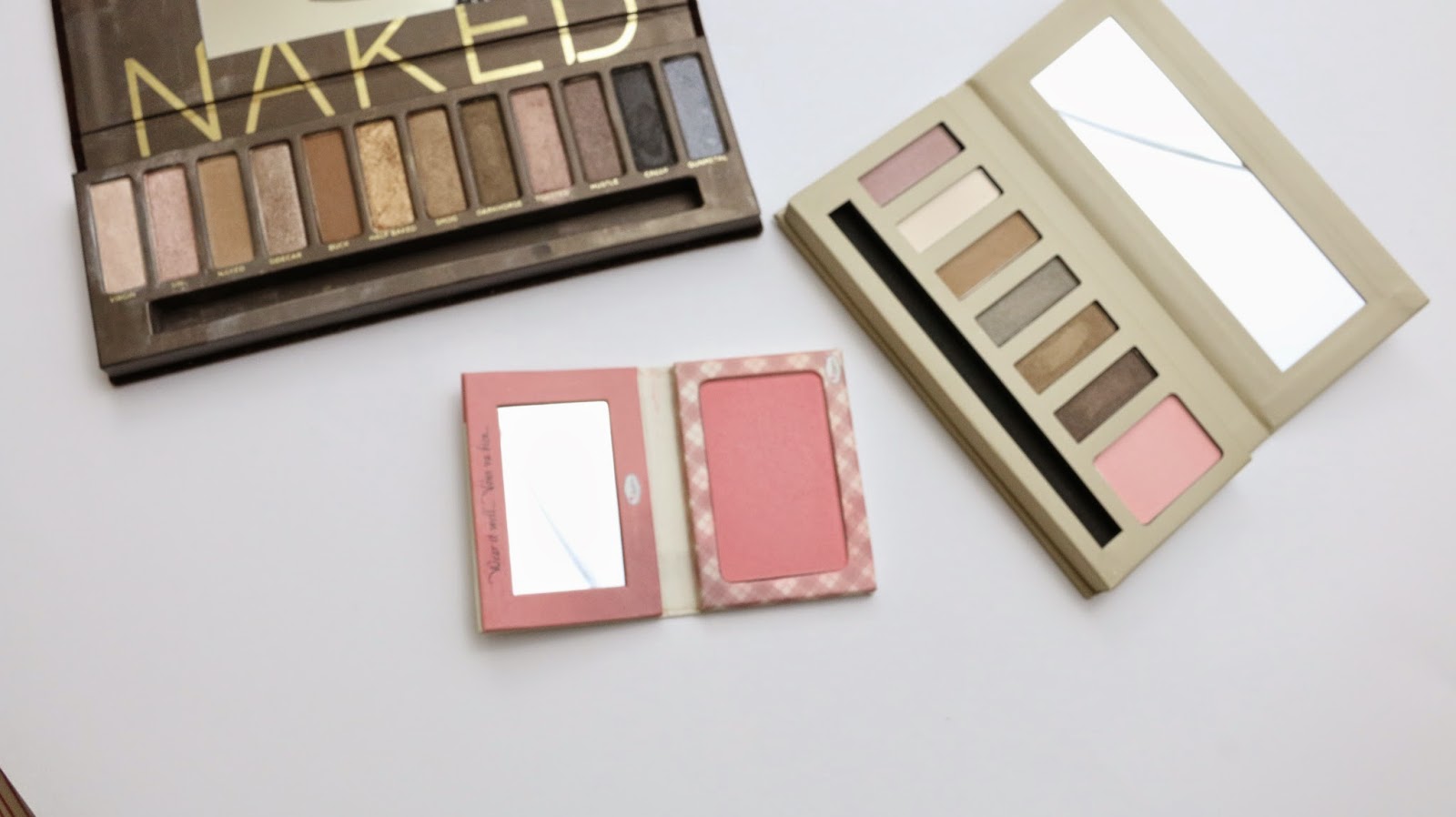 Jocelyn Patricia What's in my Travel Makeup Bag?