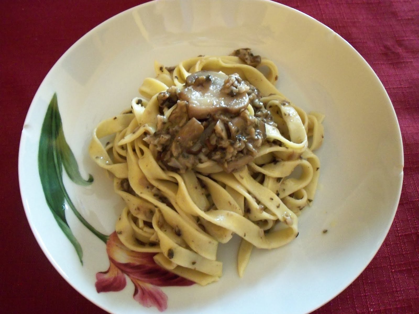 le gioie di aleuname Fettuccine con fantasia di funghi e tartufo.......
