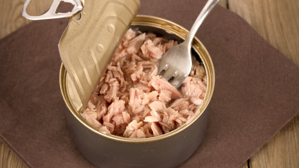 How to Differ Canned Tuna Flakes in Vegetable Oil or in Water