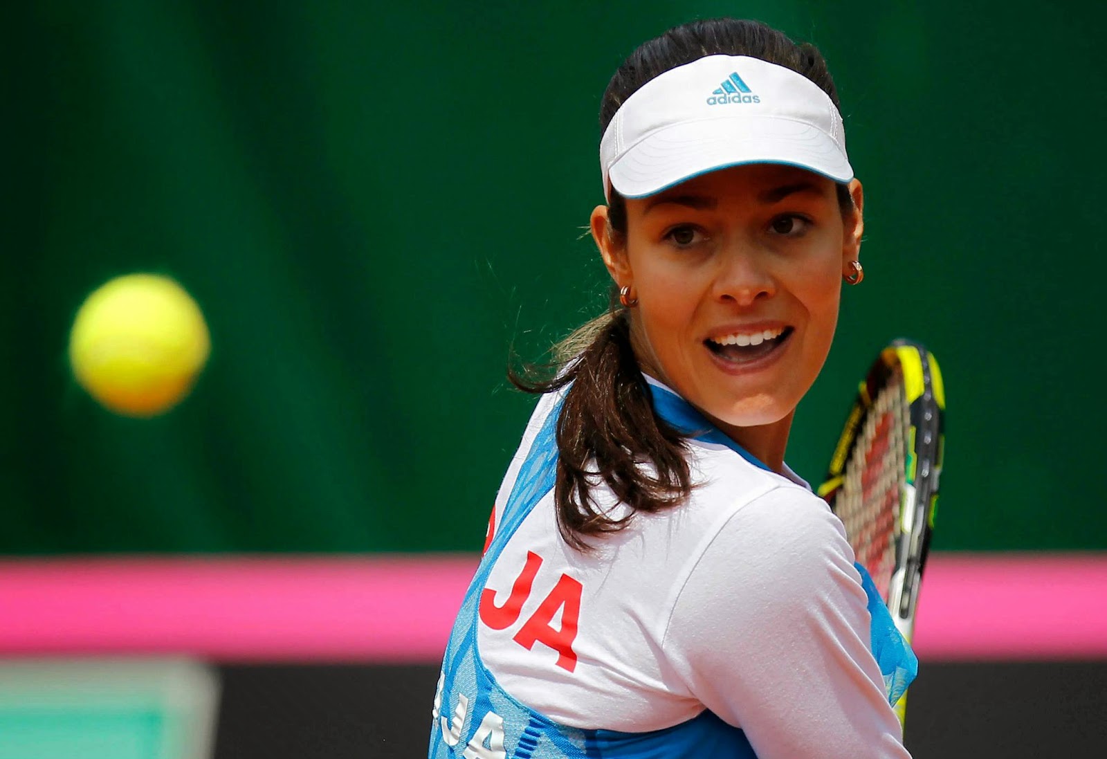 симона баргетце. симона майканеску. мария шарапова уимблдон. замила гасанова. She a match.