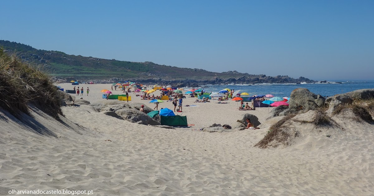 A clássica e urbana Praia da Amorosa, em Viana do Castelo, faz jus ao nome