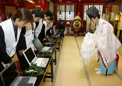 Inilah Kuil Kanda-myojin, Tempat Untuk Mendoakan Gadget [ www.BlogApaAja.com ]