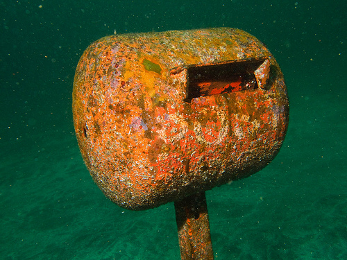 Γραμματοκιβώτιο 18 μέτρα κάτω από τη θάλασσα!