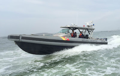 El bote interceptor semirrígido Apostle 410 T-Tops de la Armada de Colombia.