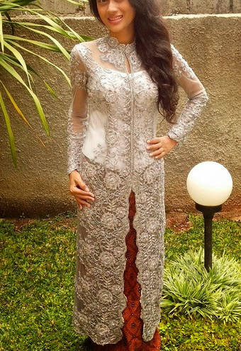 Model Kebaya Brokat Semi Prancis Terbaru Model Kebaya Brokat Semi Prancis Terbaru