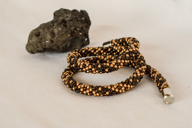 sznur na 5 koralików w rzędzie bronze matallic toho 8/0 naszyjnik preciosa