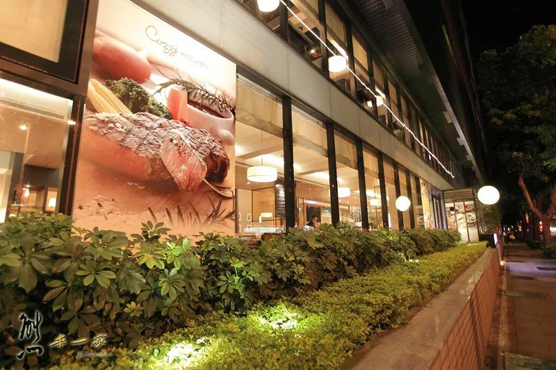 近捷運站飯店住宿|HOTEL COZZI和逸台北民生館|環境餐廳