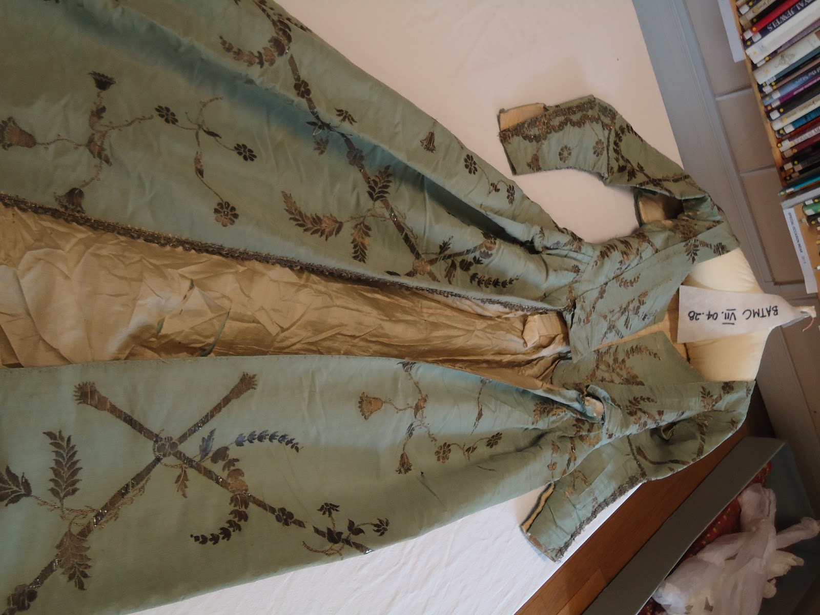 Eighteenth Century Robes with Button Fronts « HandBound Costumes
