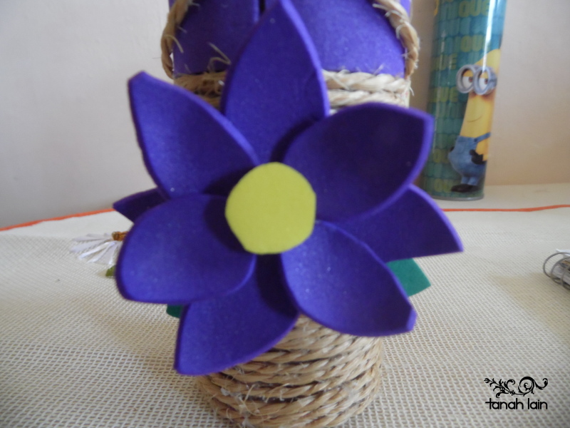 Portalápices con un tubo de cartón