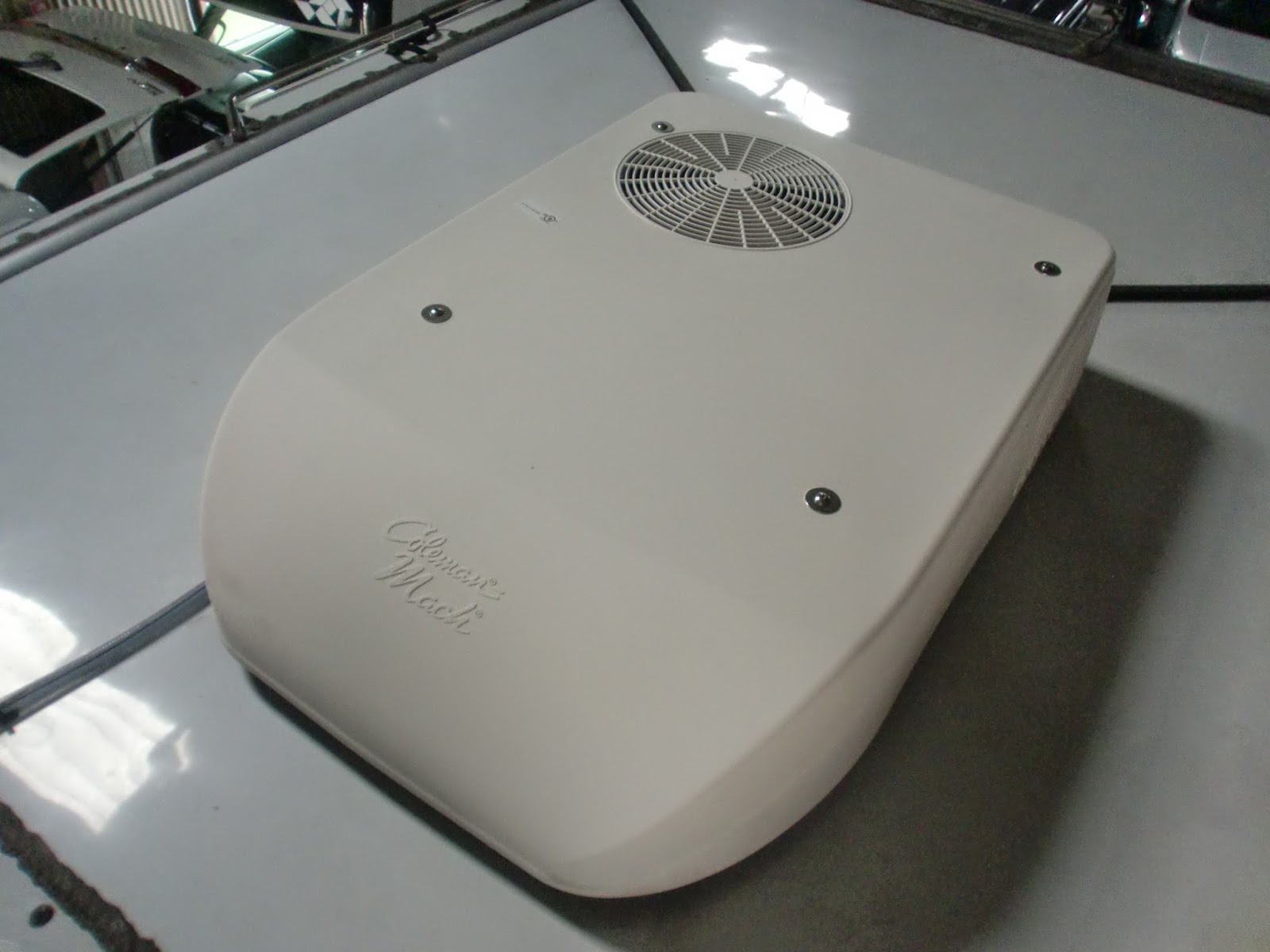 キャンピングカー用 ルーフエアコン 動作品取り外し ジャンク扱い