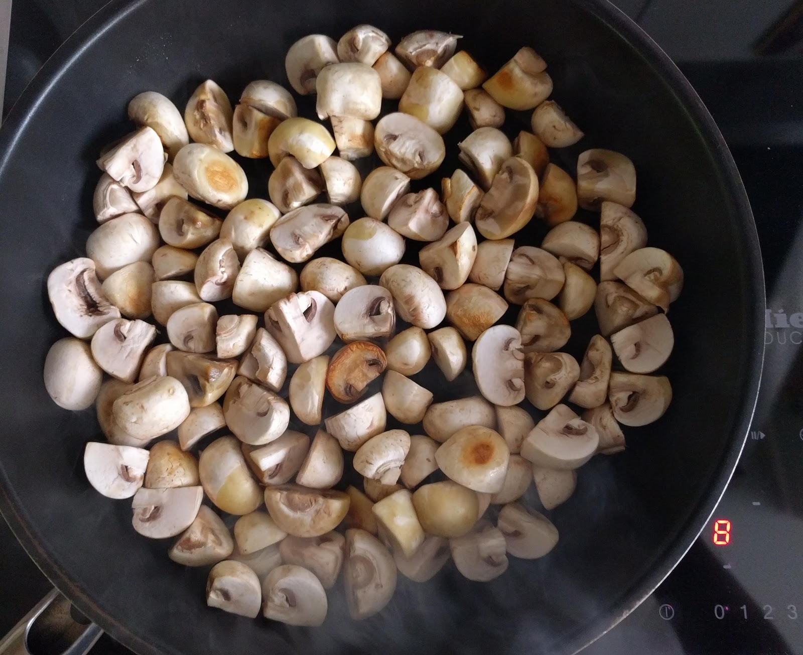 - Mediterrane Hähnchenkeulen mit Champignons - Mediterrane Hähnchenkeulen mit Champignons