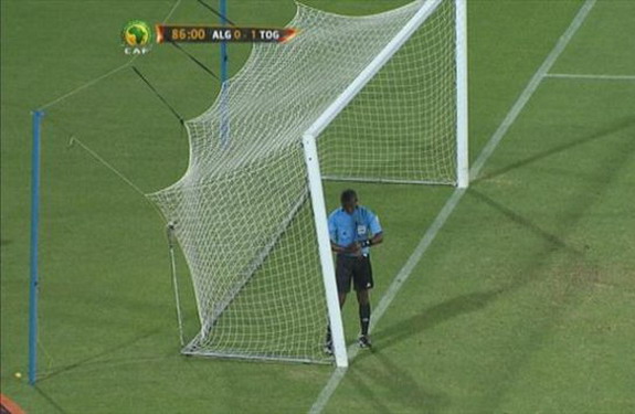 Broken goalposts interrupted Algeria vs Togo game | inside World Soccer