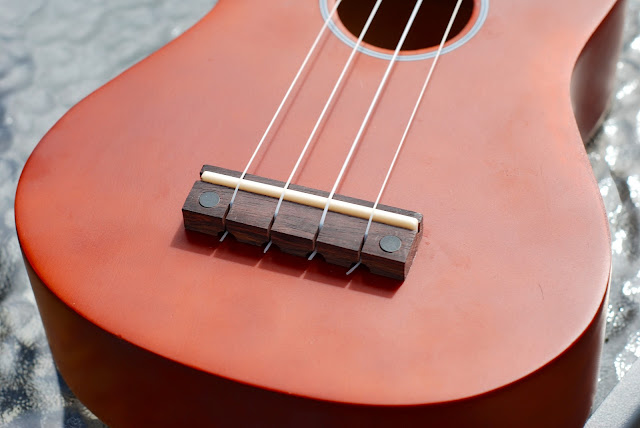 Harley Benton HBUK-11NT ukulele bridge