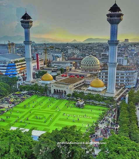 Wisata Religi Masjid Raya Bandung, Masjid Termegah Dan Terbesar Di Kota Bandung