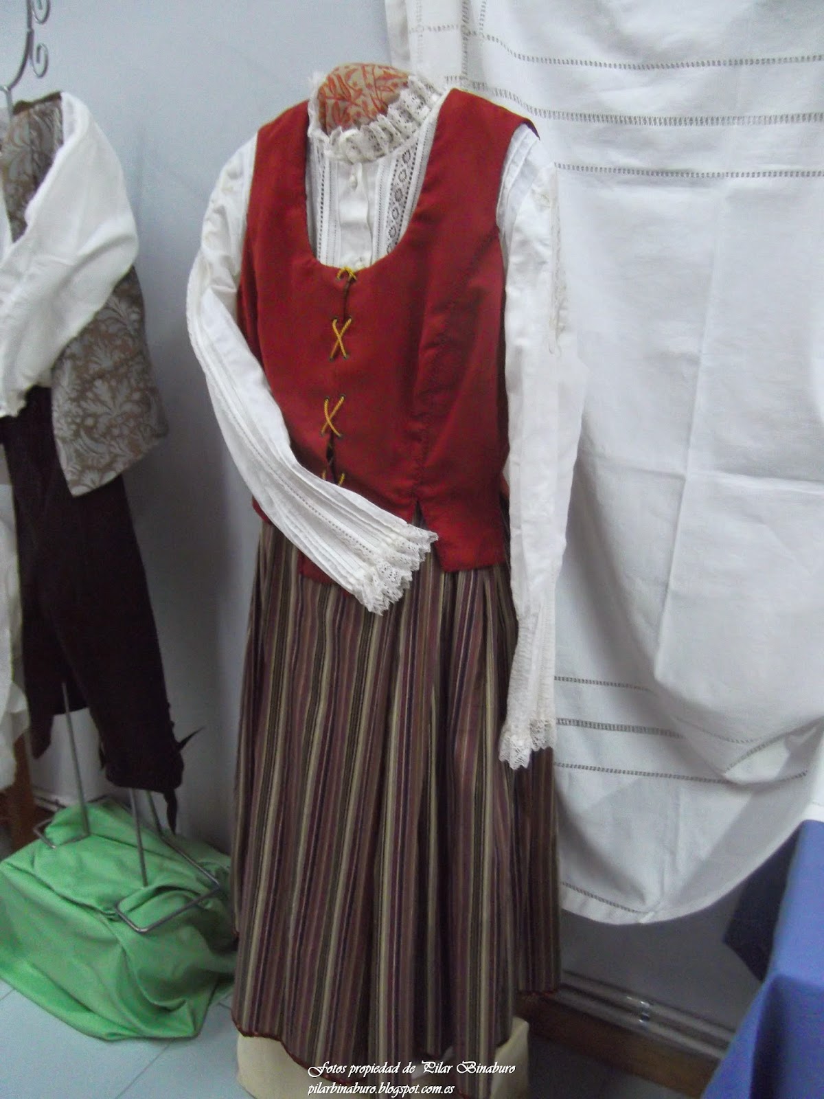República milicia ángel Exposición de labores de costura realizados por las alumnas de Cariñena  2014 - Costura Kalasiris Pb