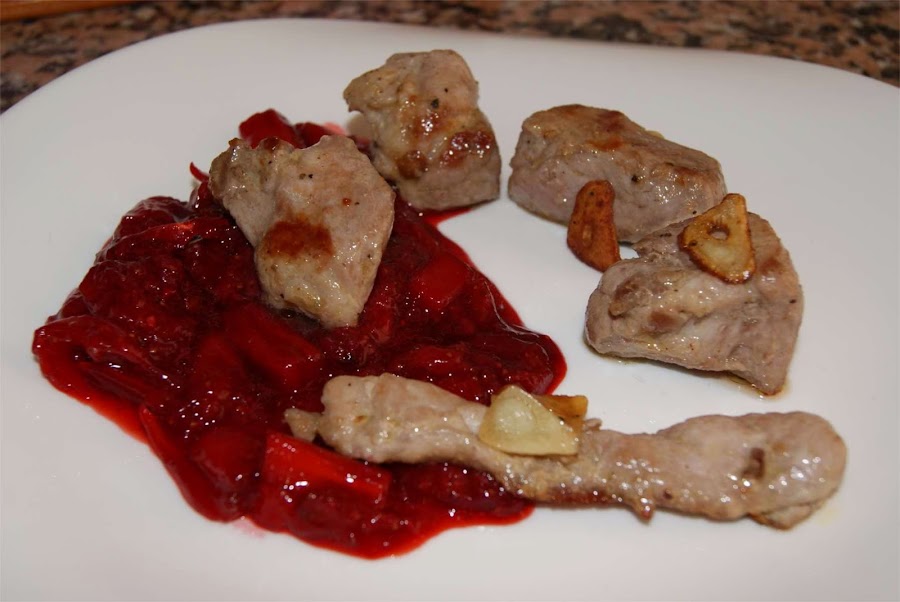 cerdo con chutney de fresas