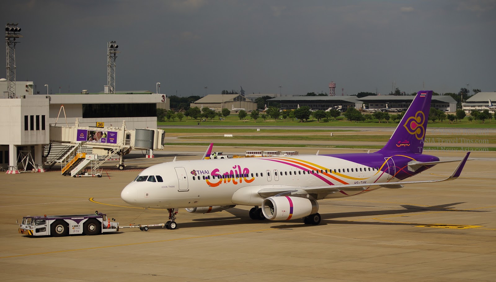 Полет в бангкок. Таиланд самолет. Японские пассажирские самолеты. Thai smile Airways. Таллинн Тайланд самолет.