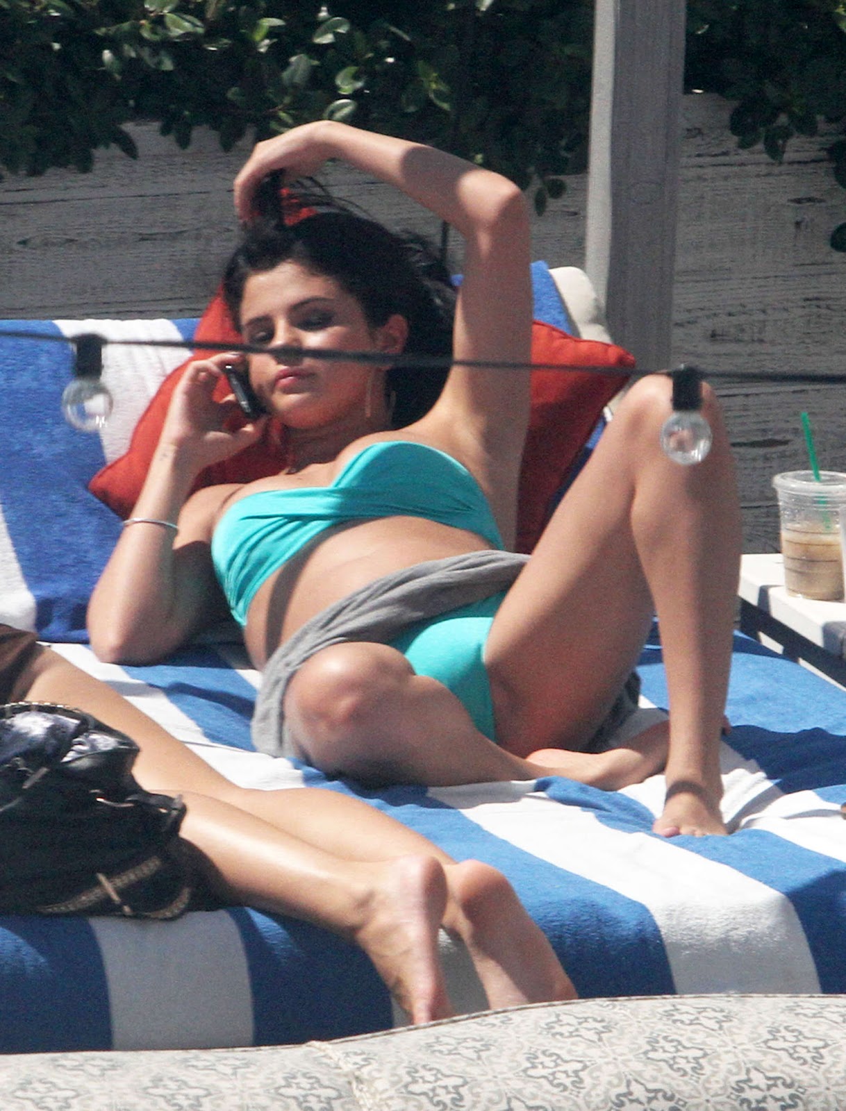 http://2.bp.blogspot.com/-otCnB3K_TYk/UFlgML7mBaI/AAAAAAAA_Wc/OXDM6x4X1Bk/s1600/Selena+Gomez+Bikini+Photos9.jpg