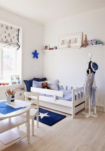 Habitación decorada en azul