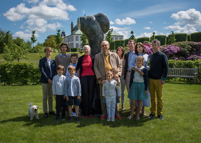 Rodzina Królewska na odsłonięciu nowego pomnika w ogrodach Pałacu Fredensborg!